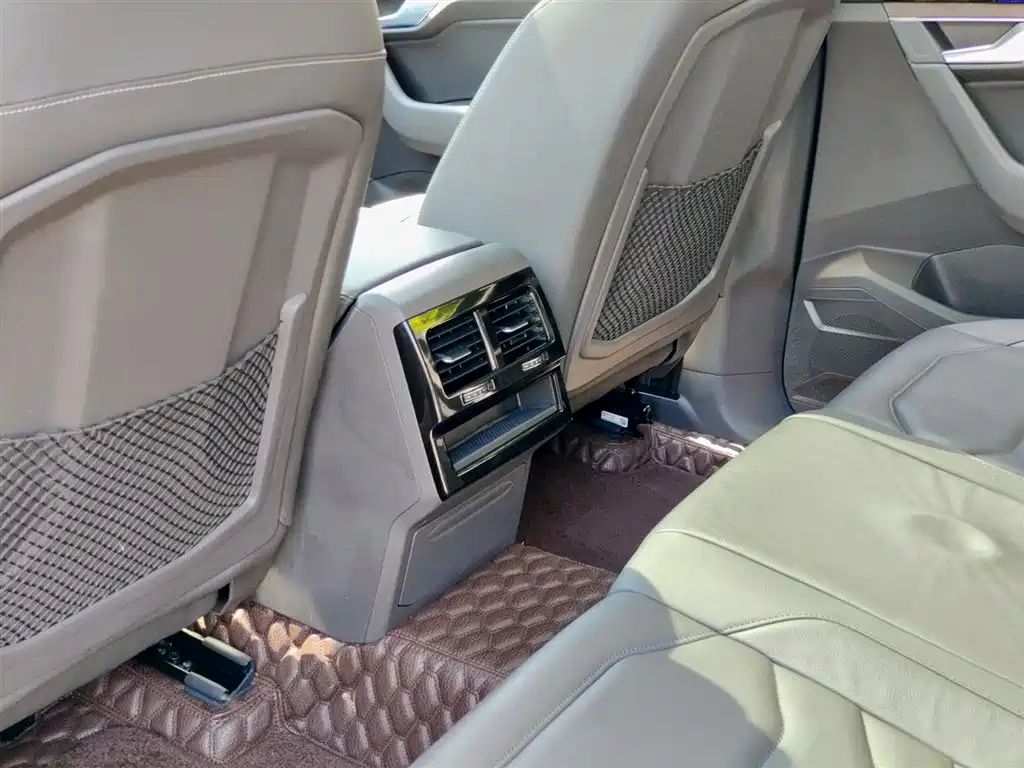 Volkswagen Touareg 2021 2.0TSI R-Line фото 9