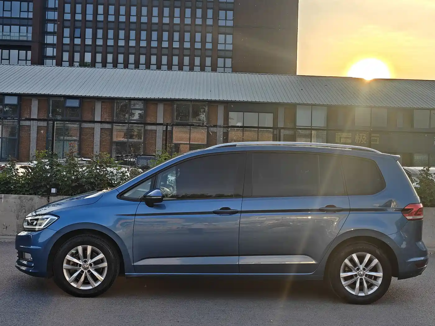 Volkswagen Touran 2016 Touran L 280TSI DSG Elegance фото 6