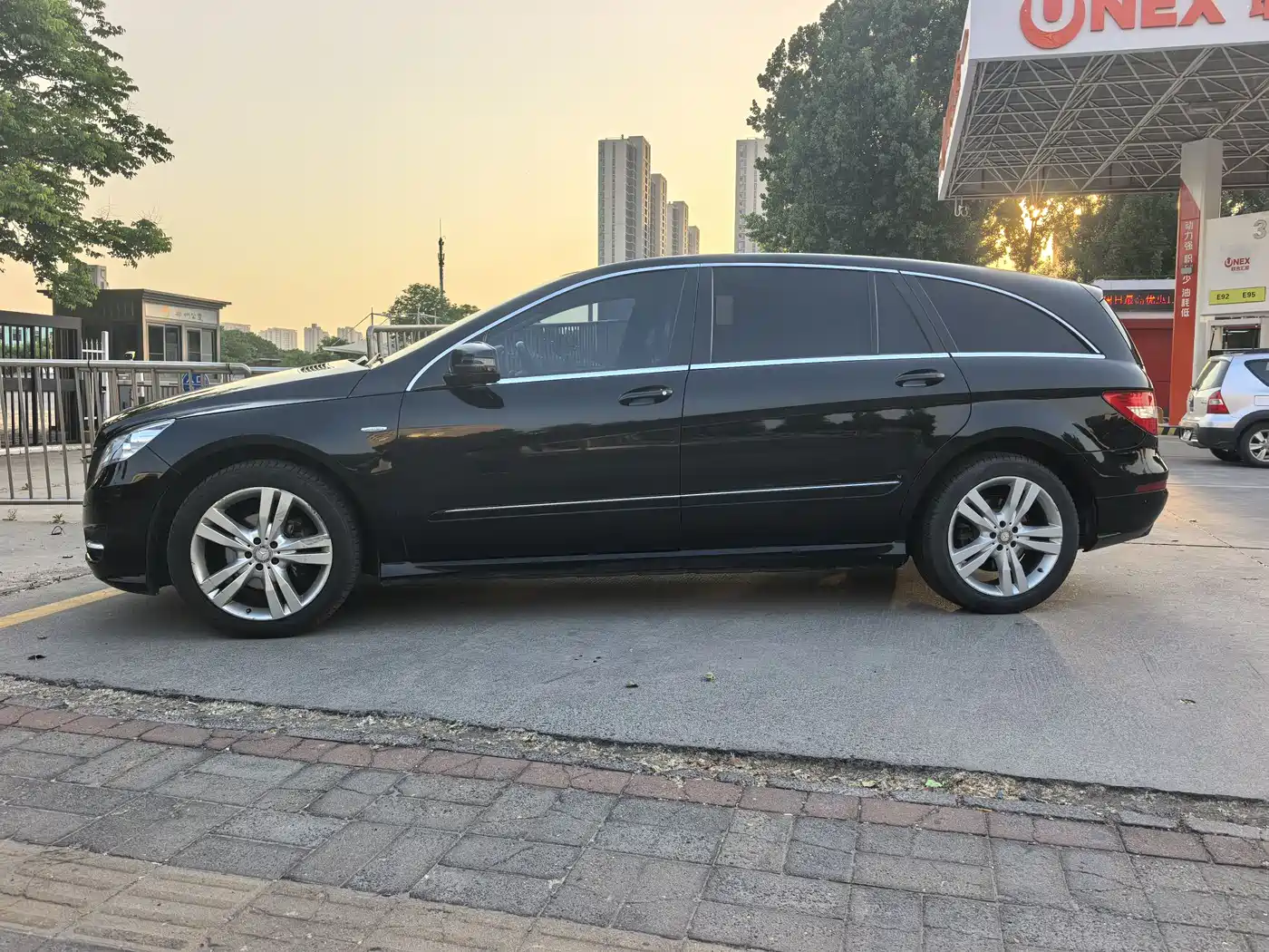 Mercedes-Benz R-Class 2017 R 320 4MATIC Luxury Collector's Edition фото 4