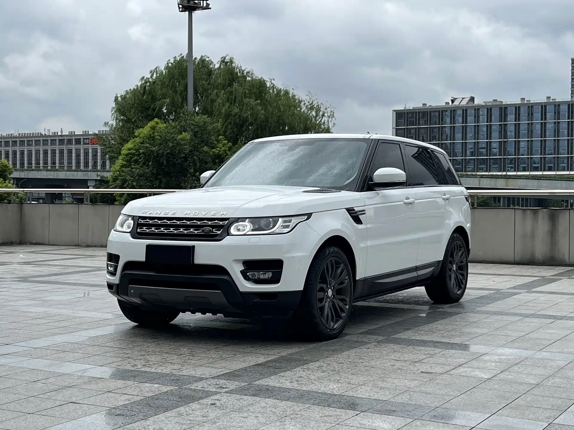 Фото 1 - Land Rover Range Rover Sport