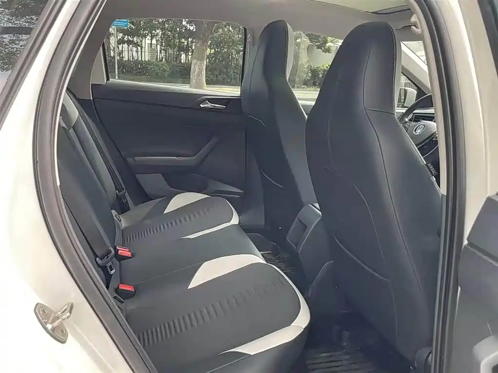 Volkswagen Polo 2019 Plus 1.5L Automatic Colorful Tech Edition фото 10