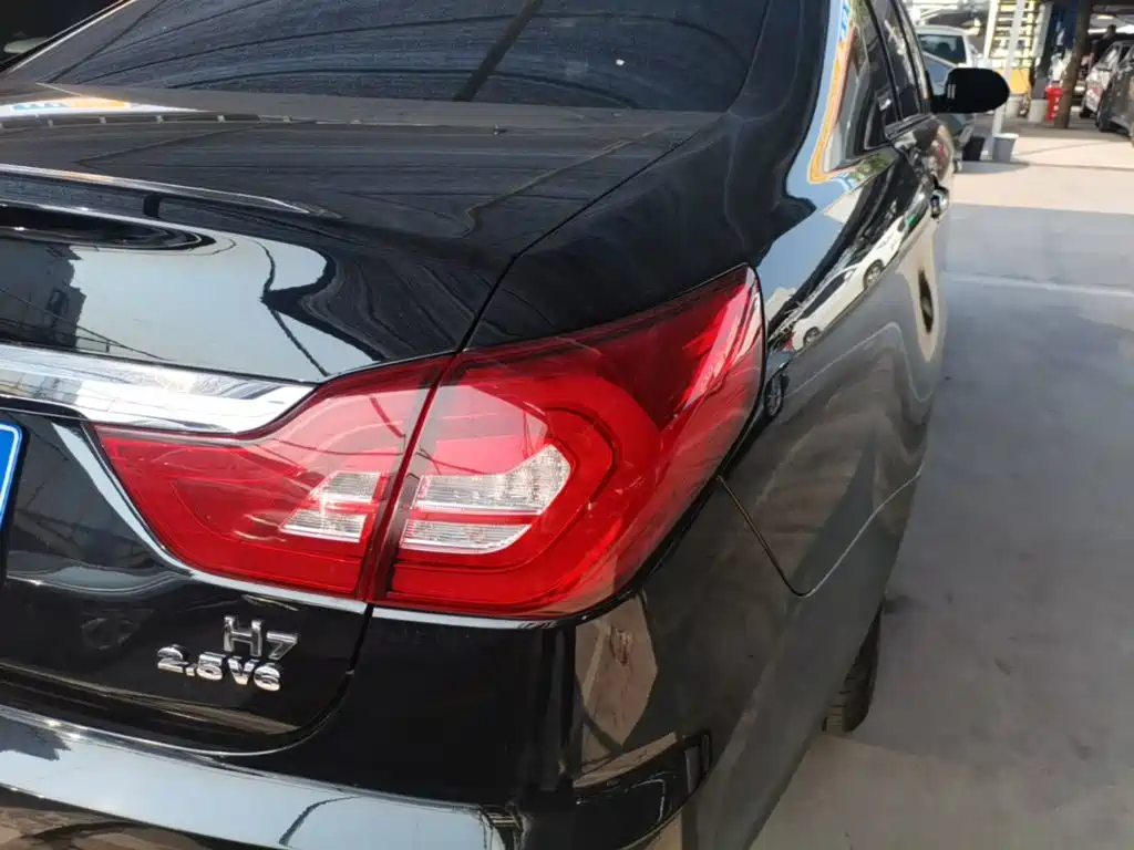 Фото 8 - Hongqi H7