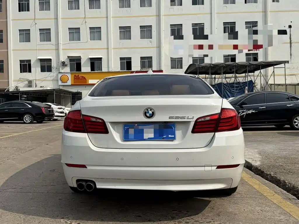 Фото 5 - BMW 5 Series