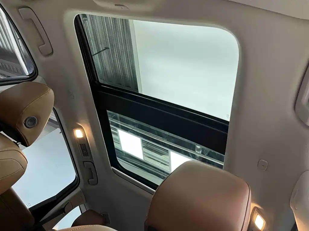 NISSAN EXPLORING THE LAND