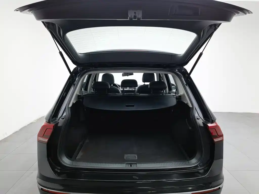 Фото 16 - Volkswagen Tiguan L