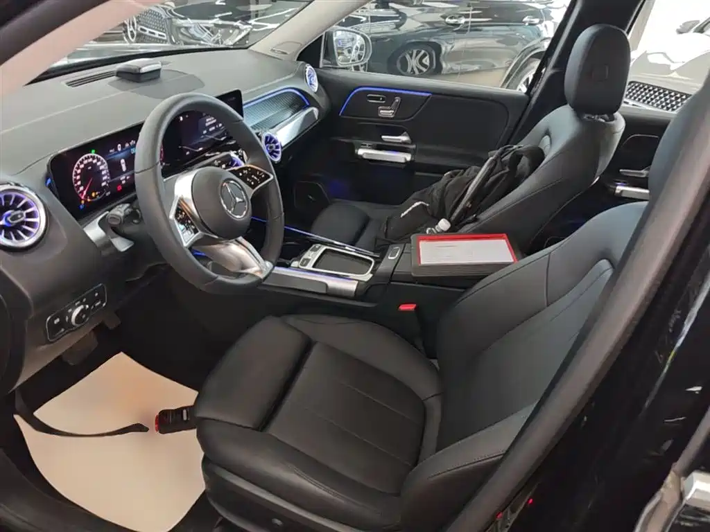 MERCEDES-BENZ GLB