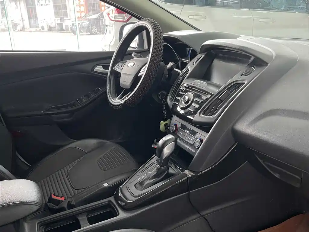 Фото 6 - Ford Focus