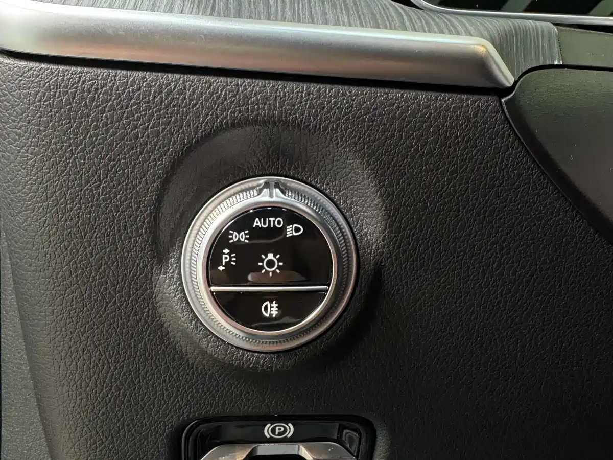 Mercedes-Benz C-Class 2023 C 200 L Sport фото 16