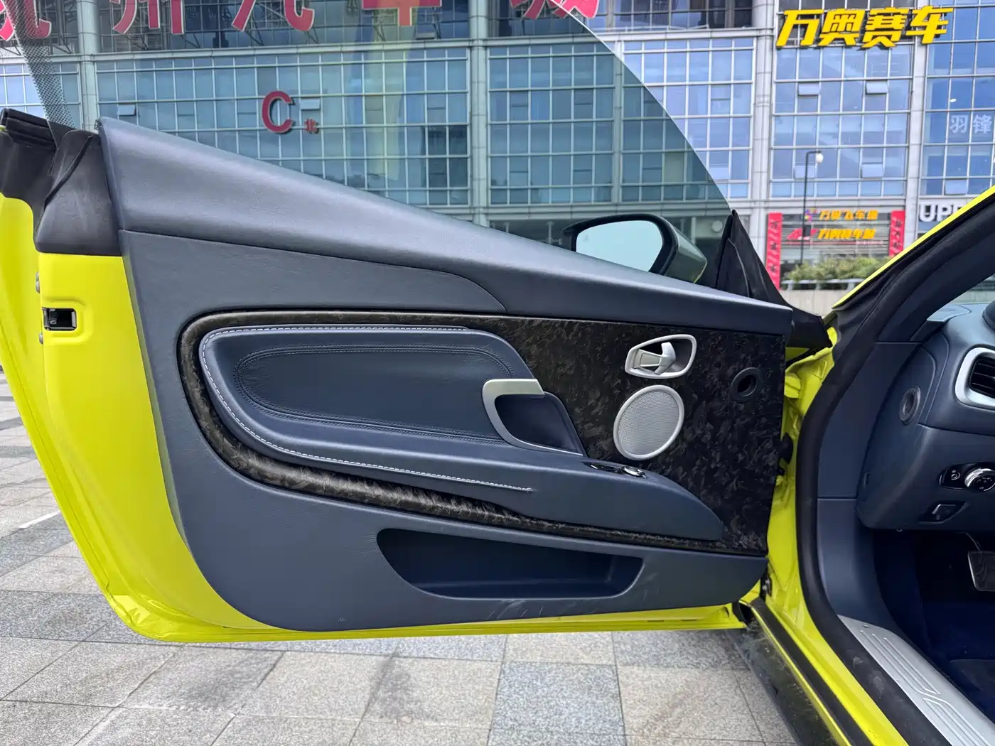 Aston Martin DB11 2023 2019 Model 4.0T V8 Coupe