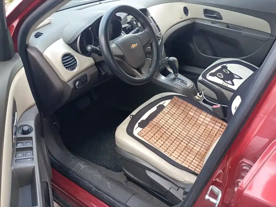 Фото 9 - Chevrolet Cruze