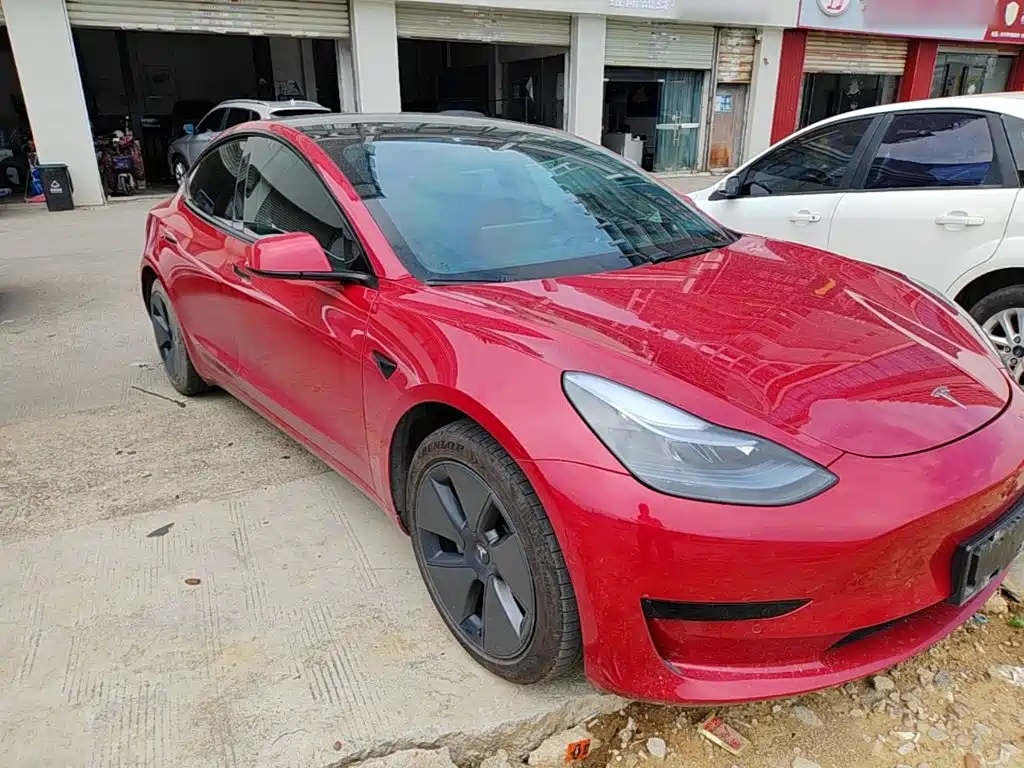 Фото 4 - Tesla Model 3