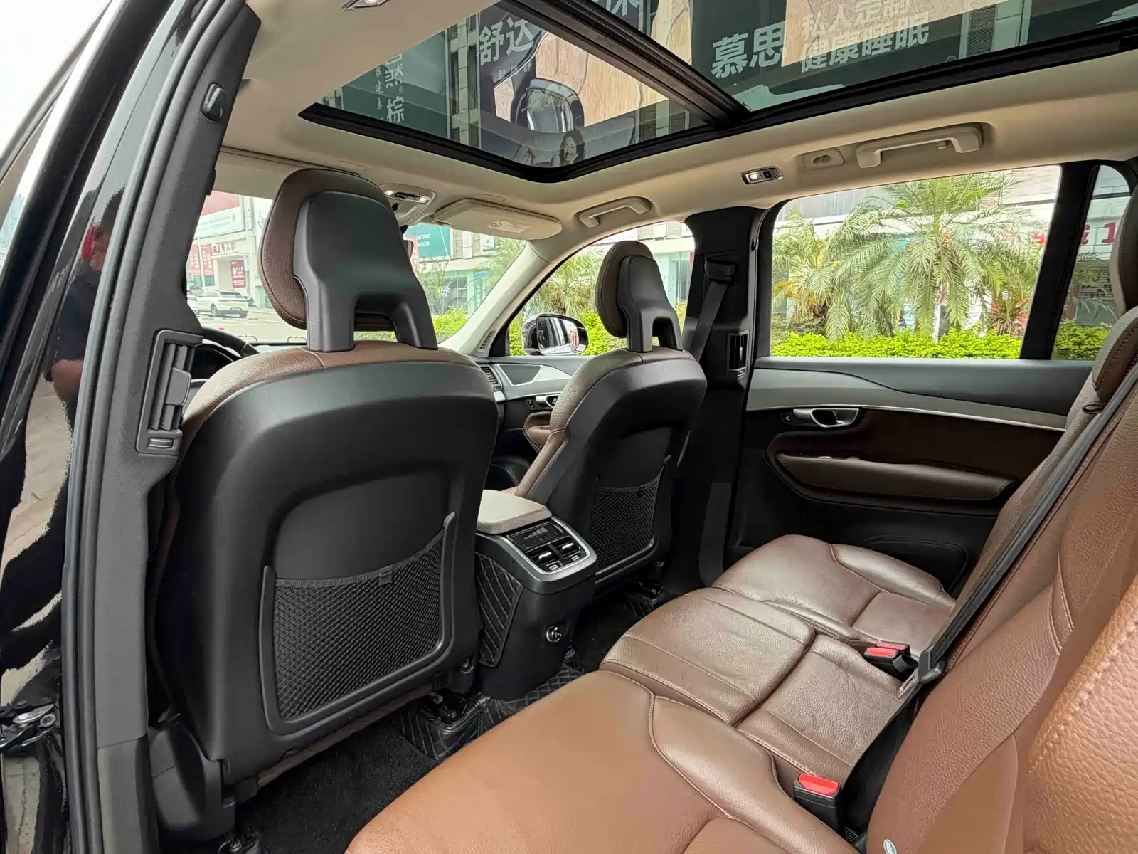 Фото 8 - Volvo XC90