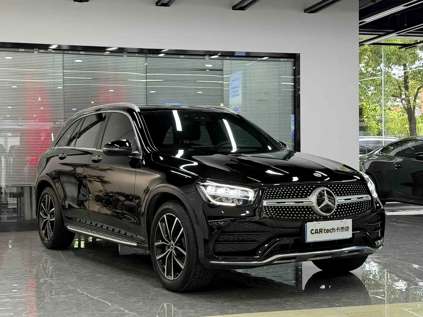 MERCEDES-BENZ GLC