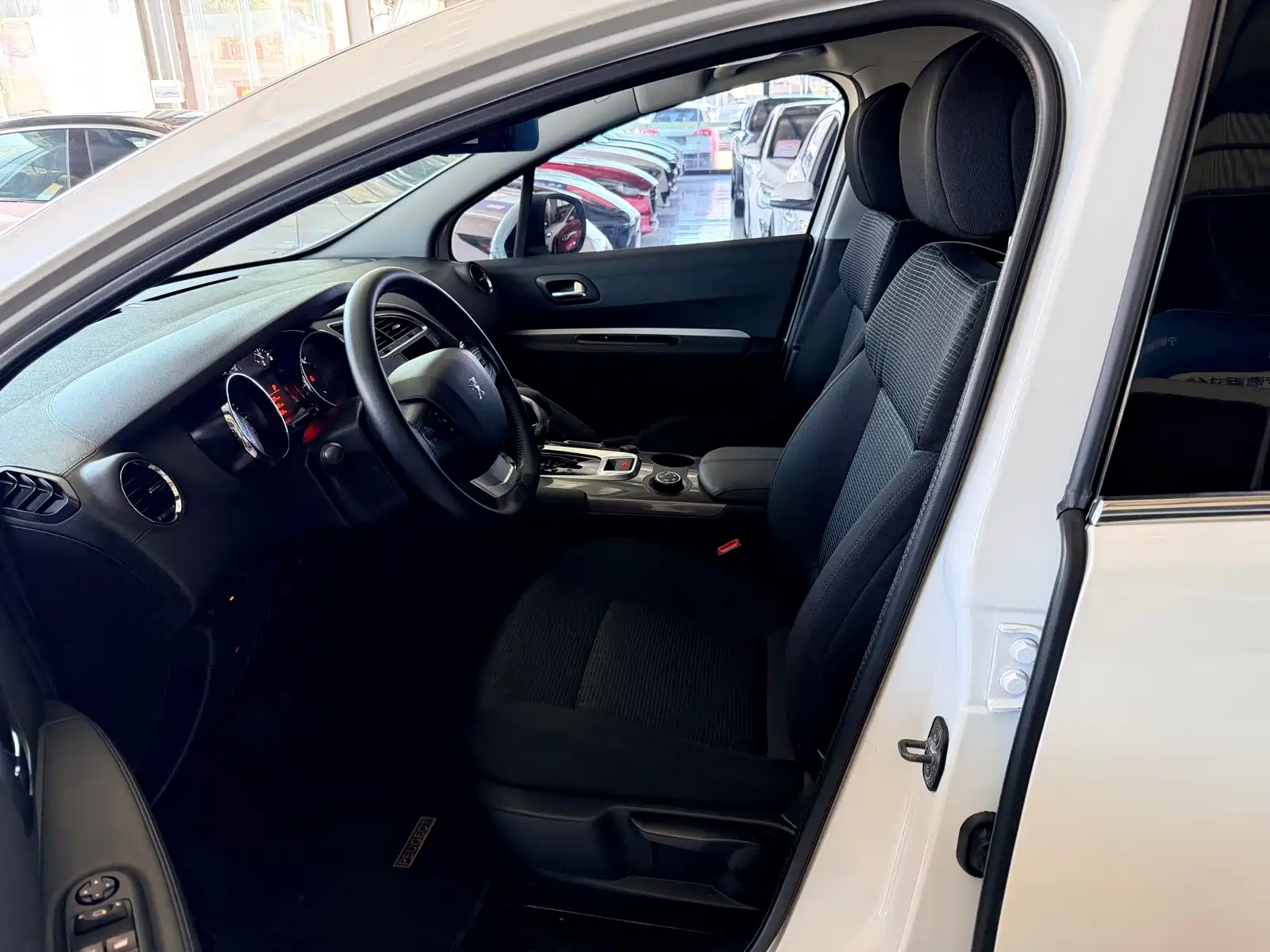 Photo 8 - Peugeot 3008