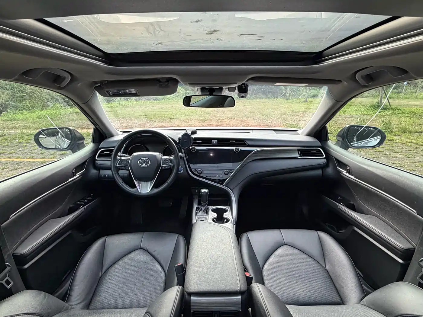 Toyota Camry 2021 Hybrid 2.5HG Luxury Edition фото 10