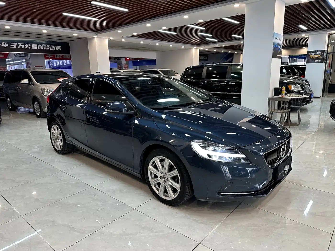 VOLVO V40