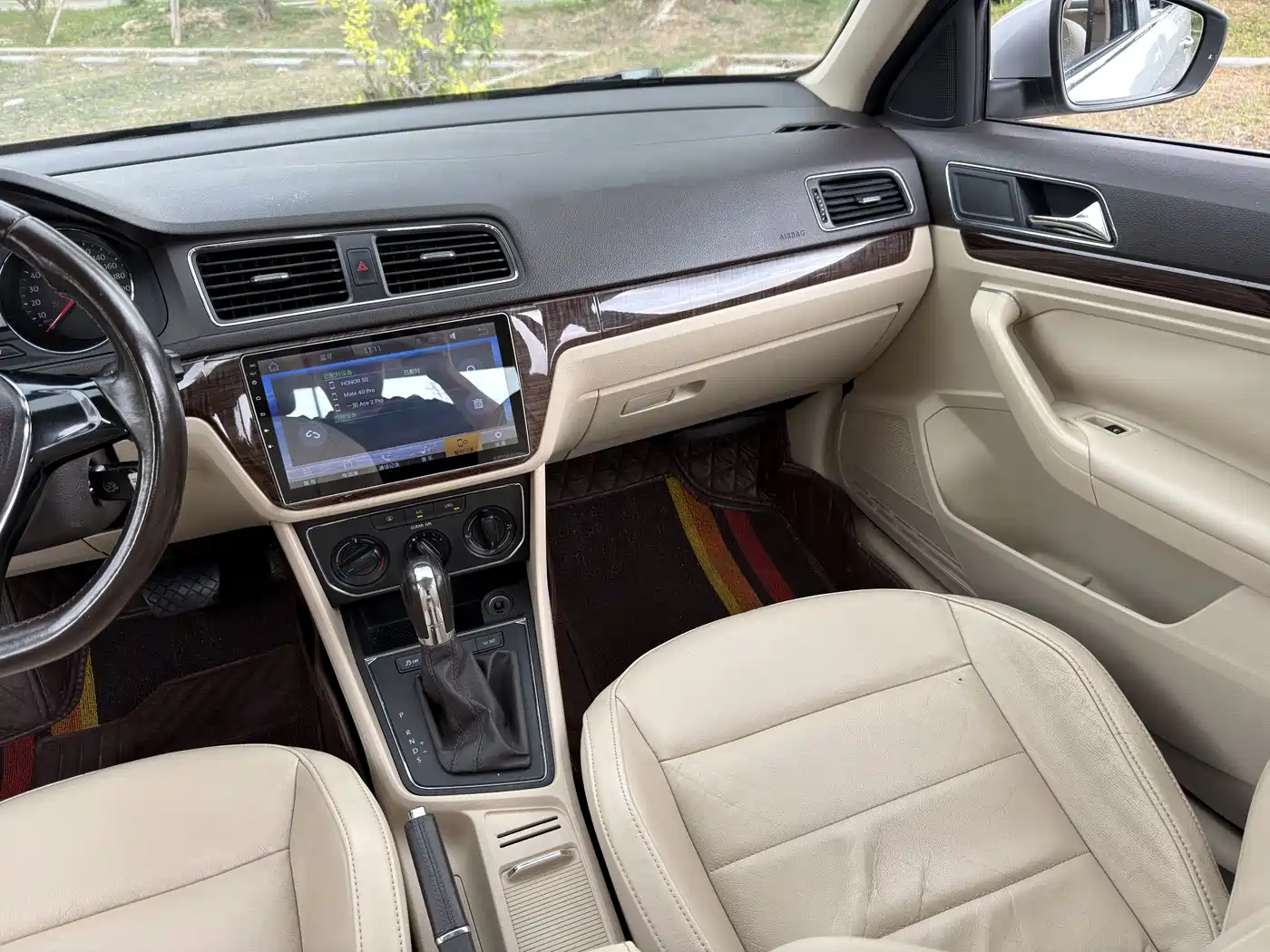 Volkswagen Lavida 2015 1.6L Automatic Comfort Edition фото 11
