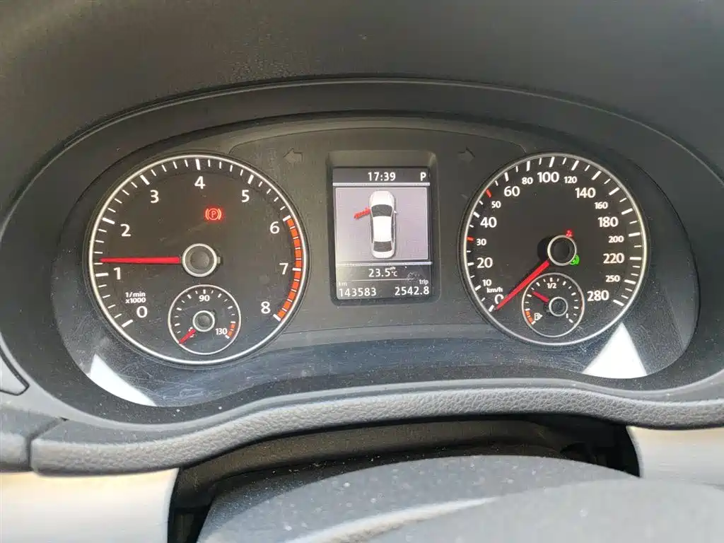 Volkswagen Passat 2014 1.8TSI DSG Executive Edition фото 5