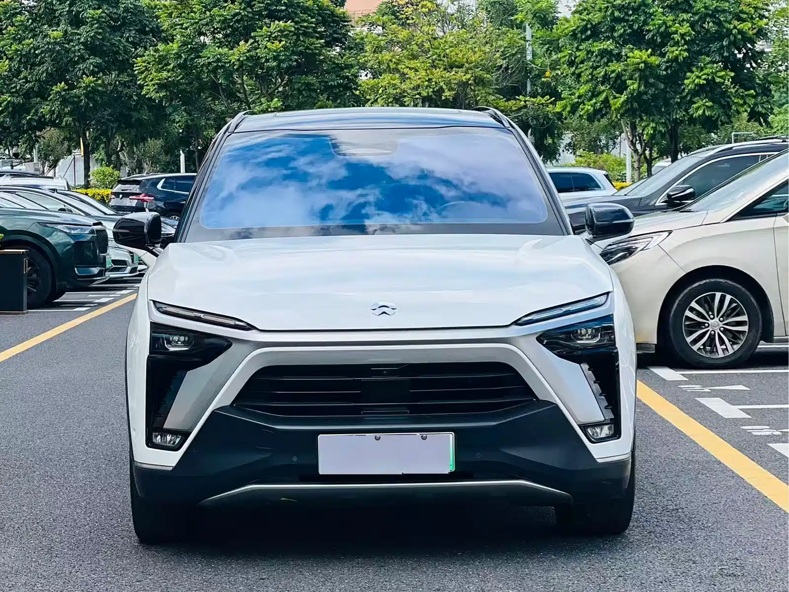 Фото 2 - NIO ES8
