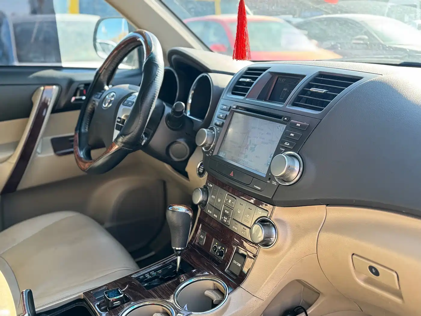 Toyota Highlander 2012 2.7L 2WD 7-Seater Luxury Edition фото 5