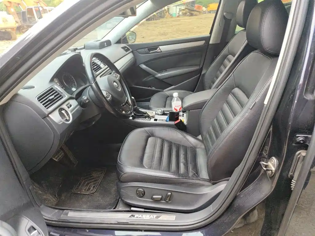 Volkswagen Passat 2014 1.8TSI DSG Executive Edition фото 8