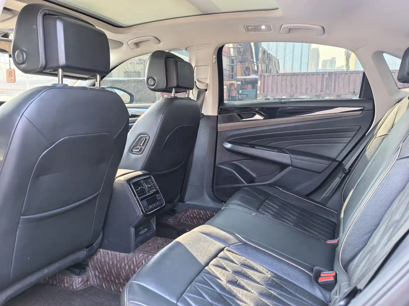 Volkswagen Passat 2020 Facelift 330TSI Luxury China VI фото 12