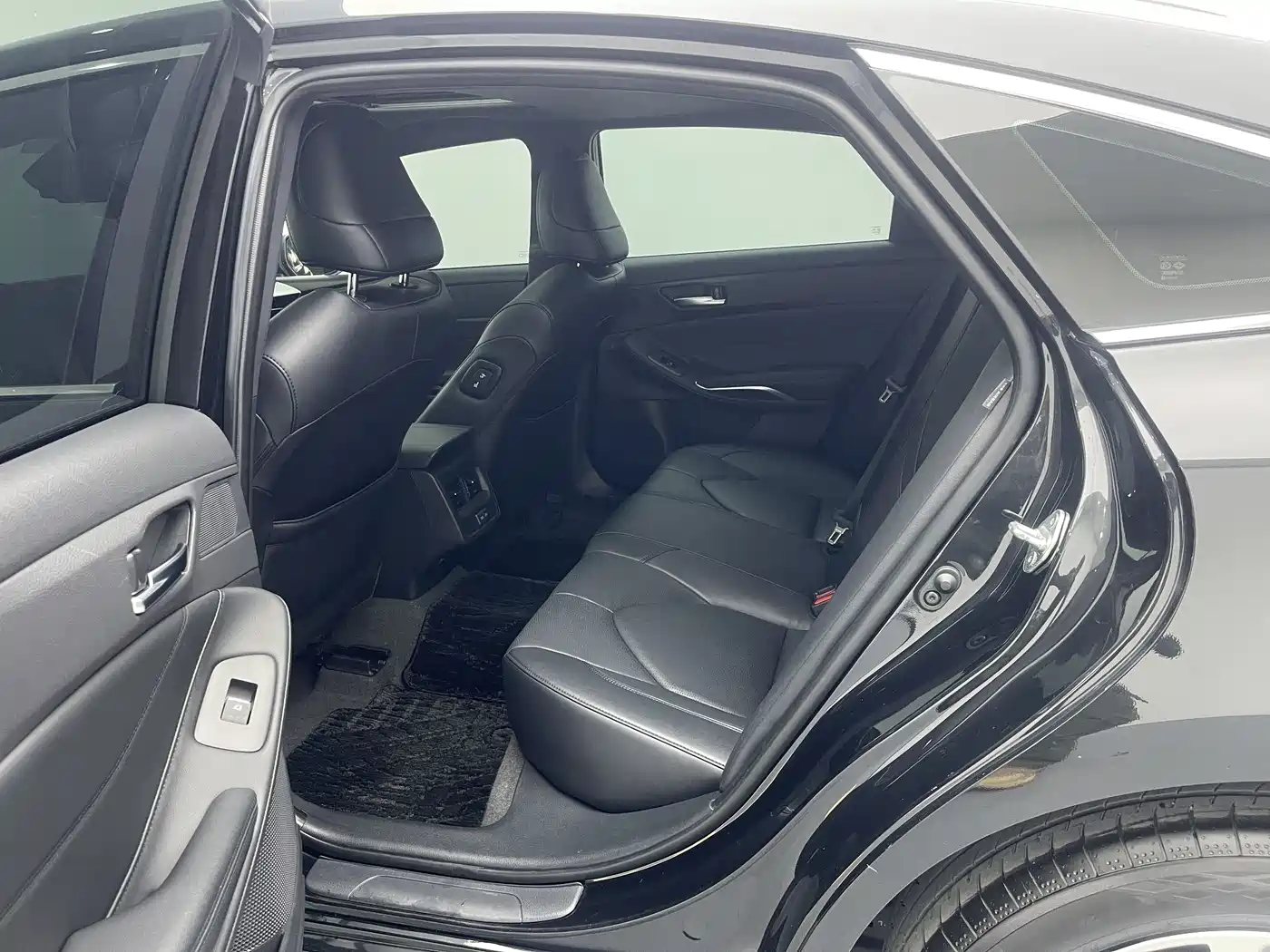 Toyota Avalon 2023 2.0L Premium Selection фото 16