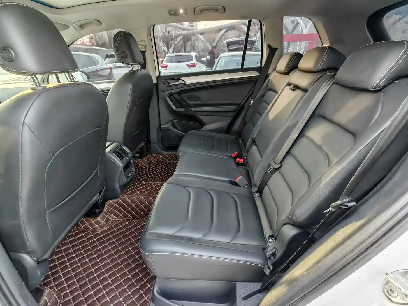 Volkswagen Tiguan L 2018 Facelift 330TSI Automatic 2WD Luxury Edition фото 8