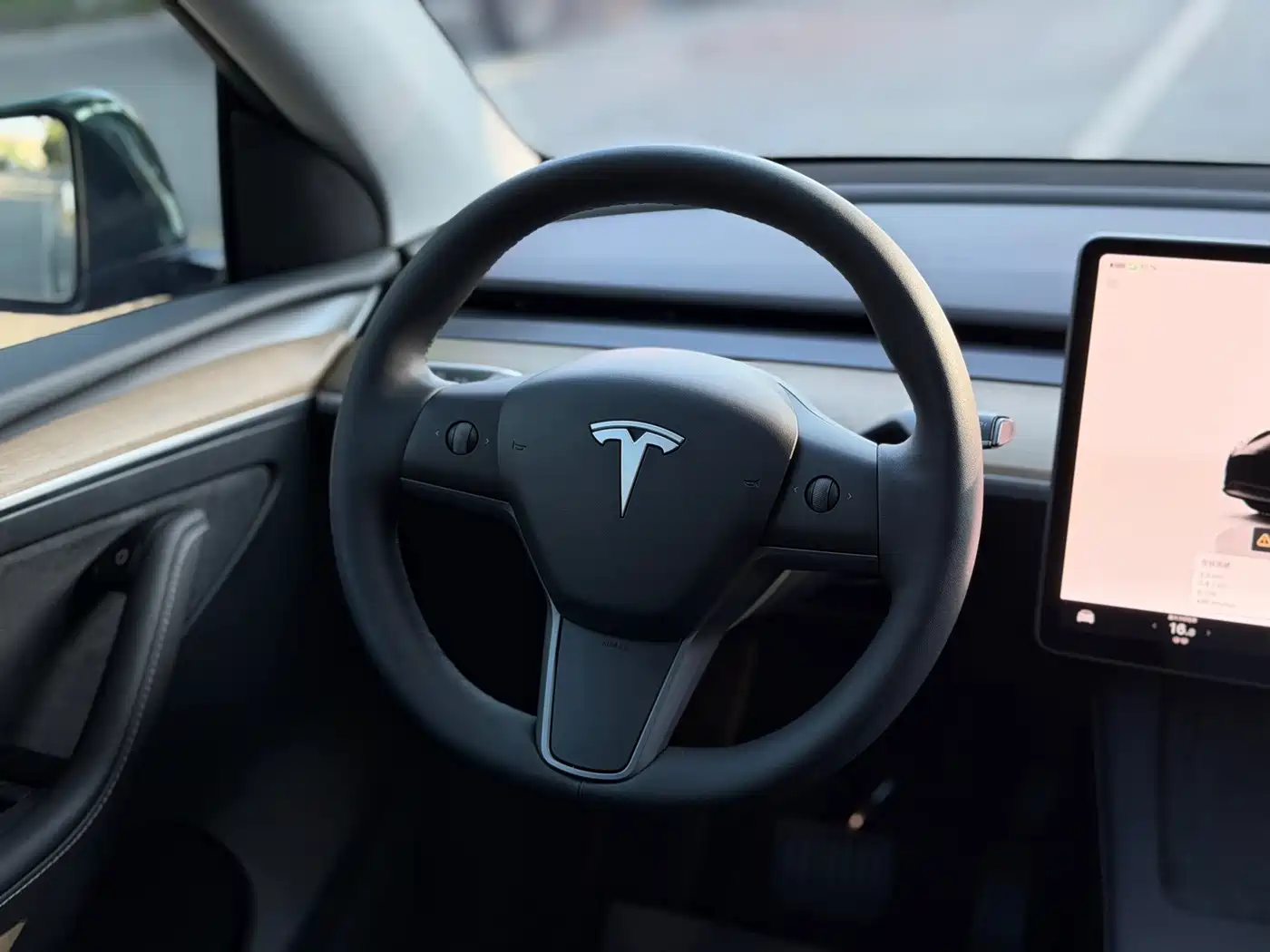 Фото 17 - Tesla Model Y