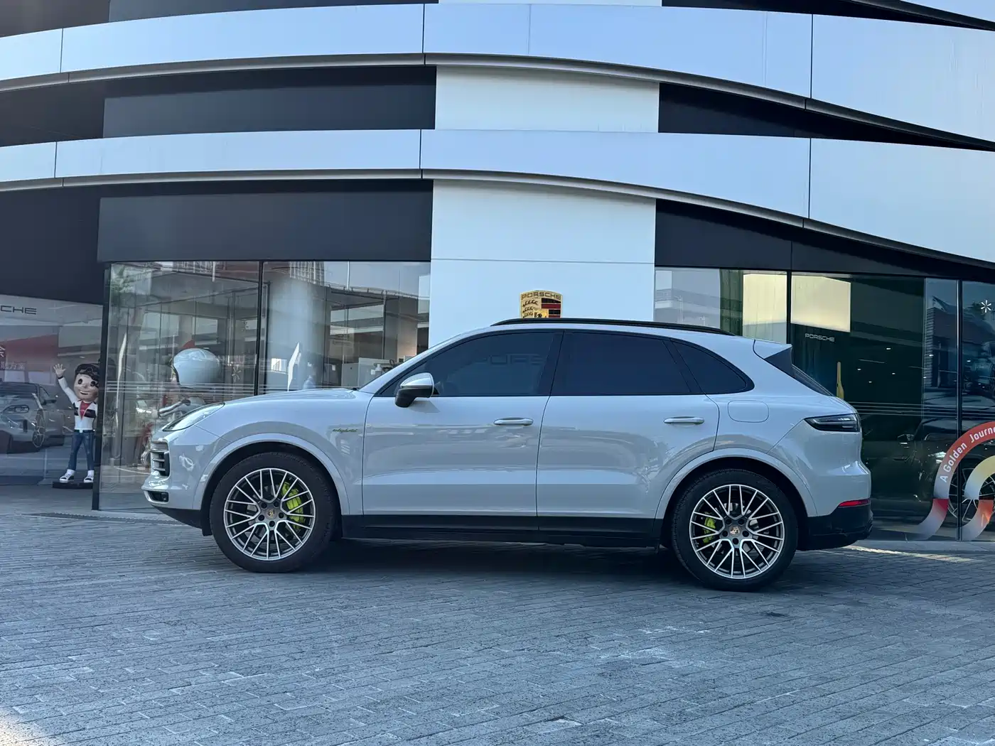 Porsche Cayenne New Energy 2023 Cayenne E-Hybrid 2.0T фото 4