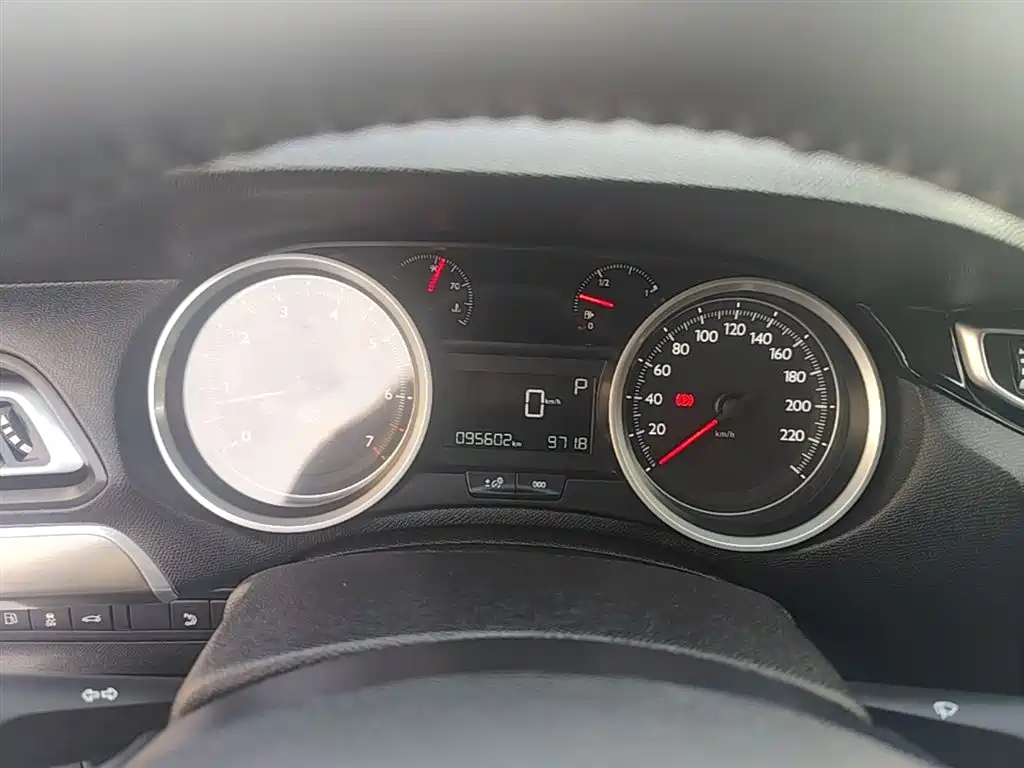 Peugeot 408 2014 1.8L Automatic Luxury Edition фото 12