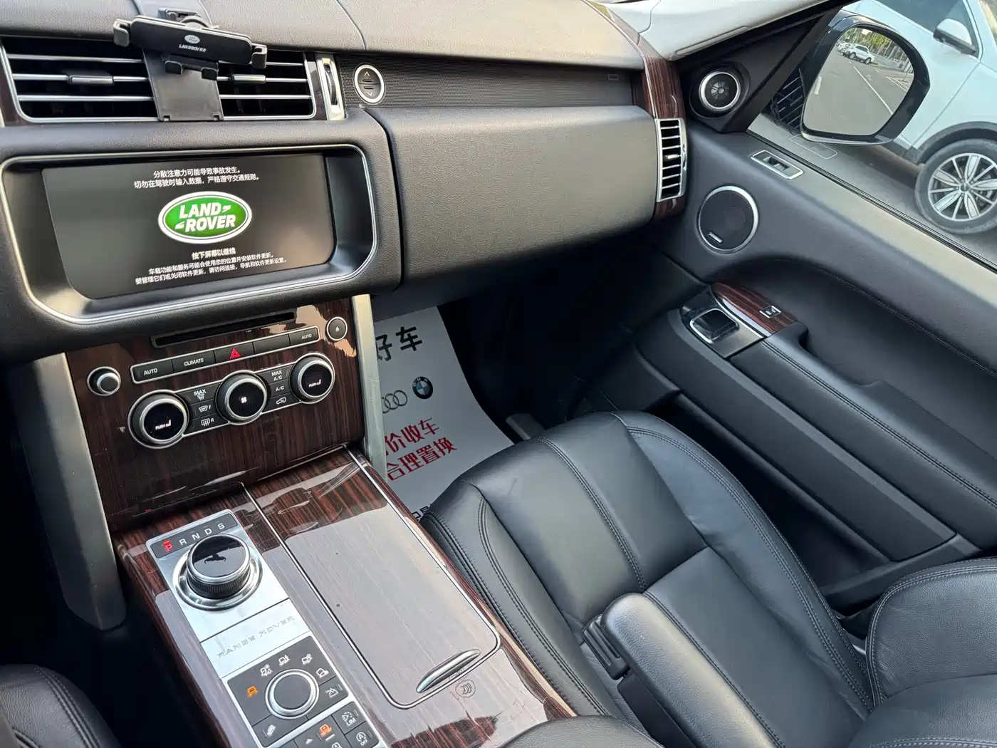 Land Rover Range Rover 2017 3.0 SC V6 Golden Age Edition фото 14