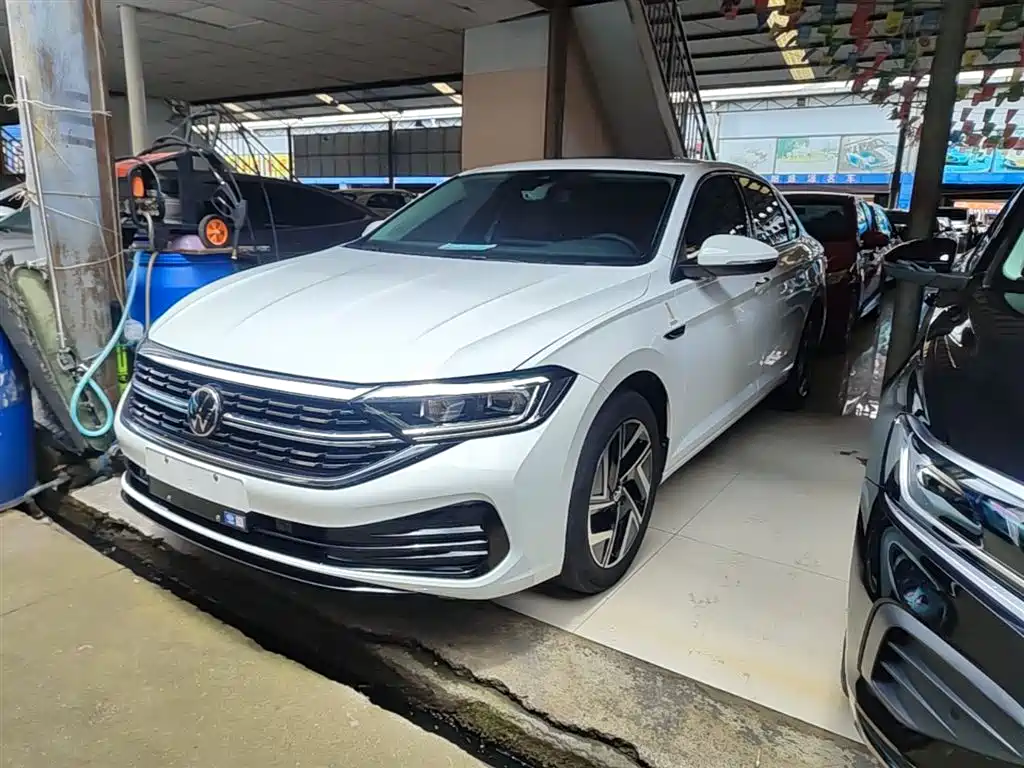 Volkswagen Sagitar 2023 300TSI DSG Surpassing Edition