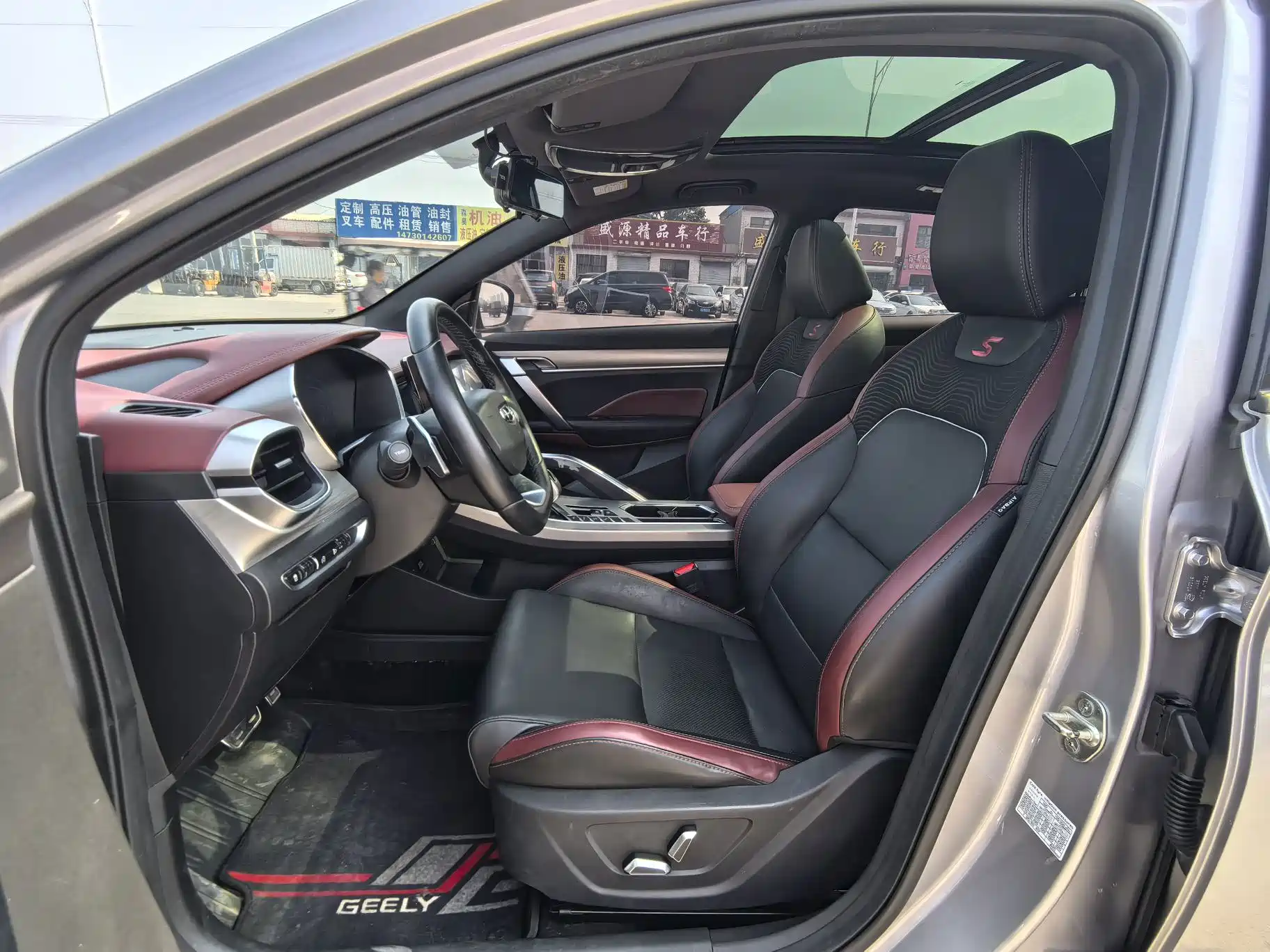 Фото 8 - Geely Coolray