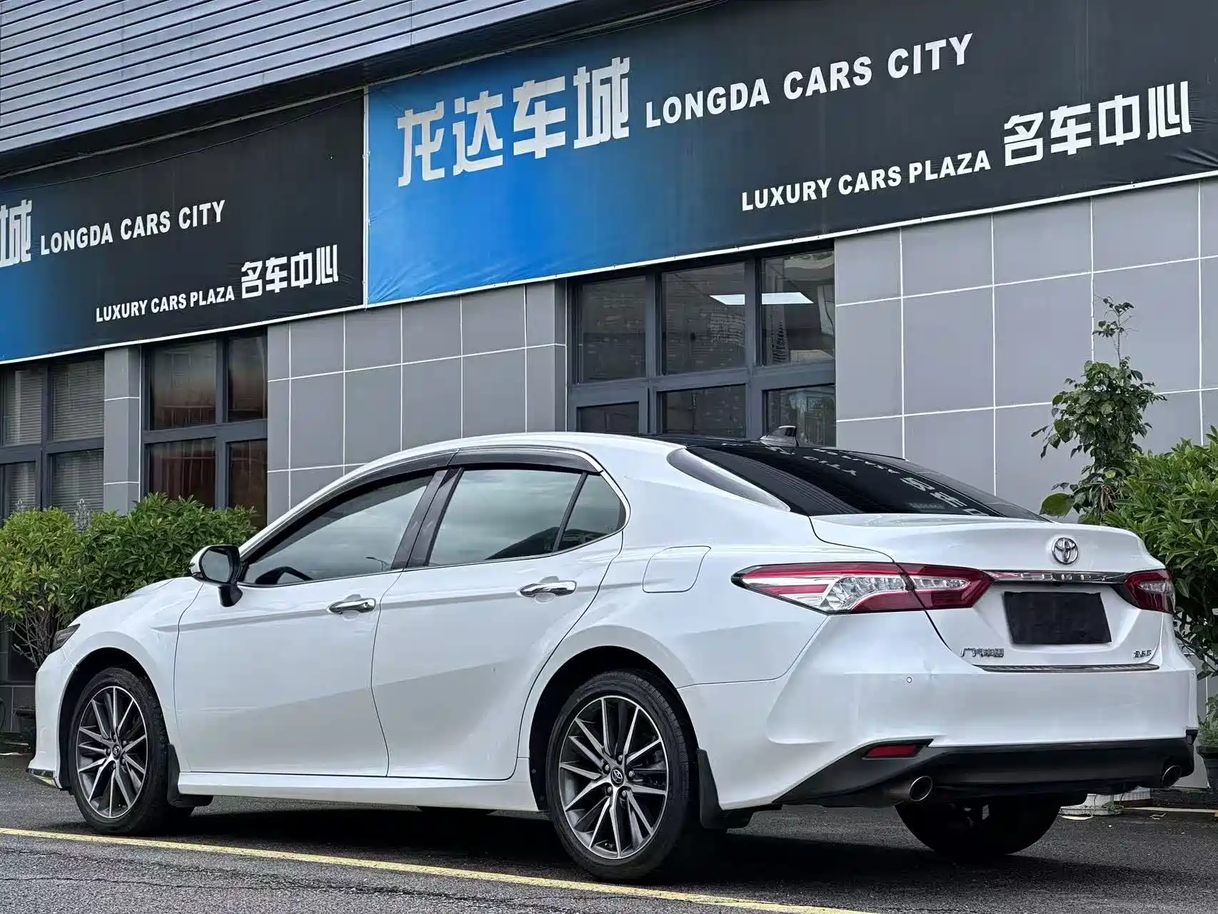 Фото 10 - Toyota Camry