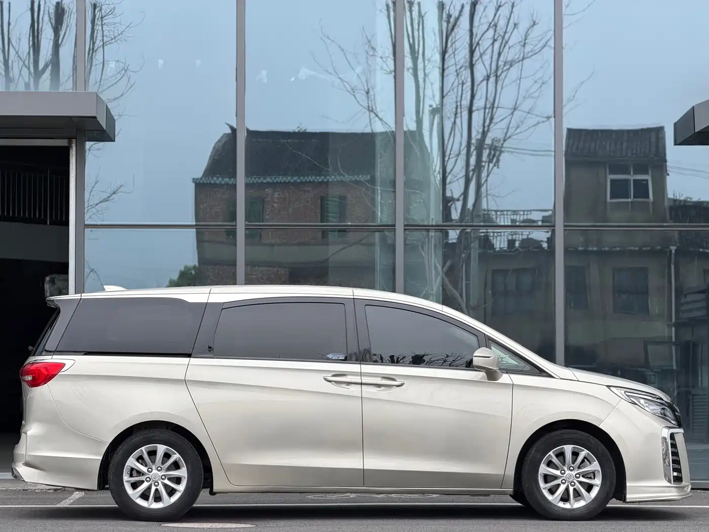 Buick GL8 2018 ES 28T Comfort Type China VI фото 3