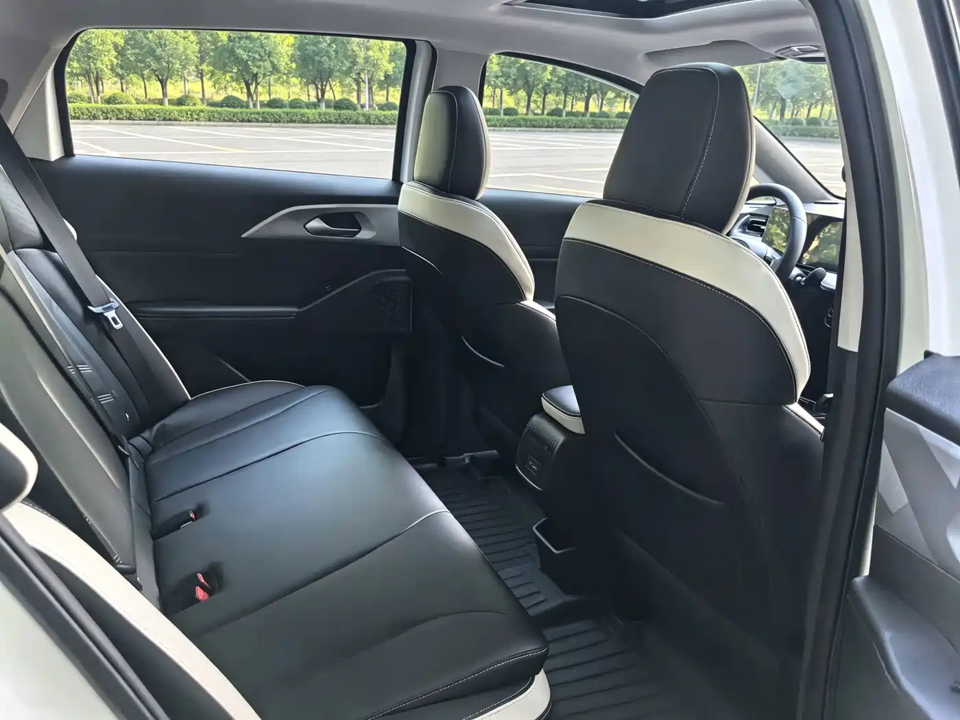 Фото 9 - Geely Geometry E Firefly