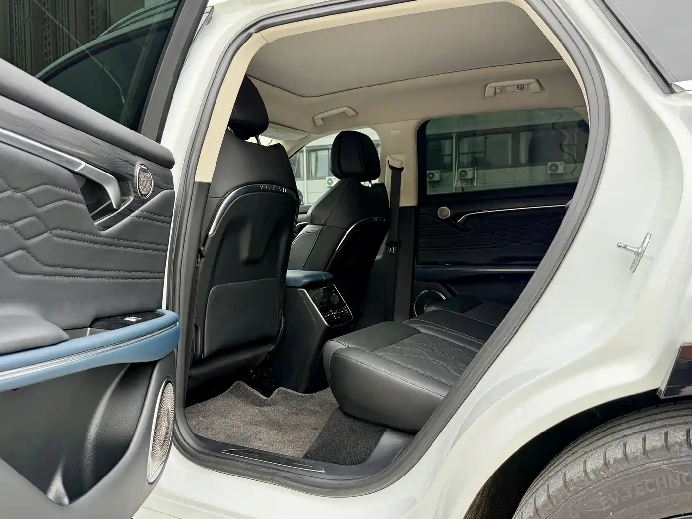 Voyah Auto VOYAH FREE 2024 Ultra Long Range Intelligent Driving Edition фото 13