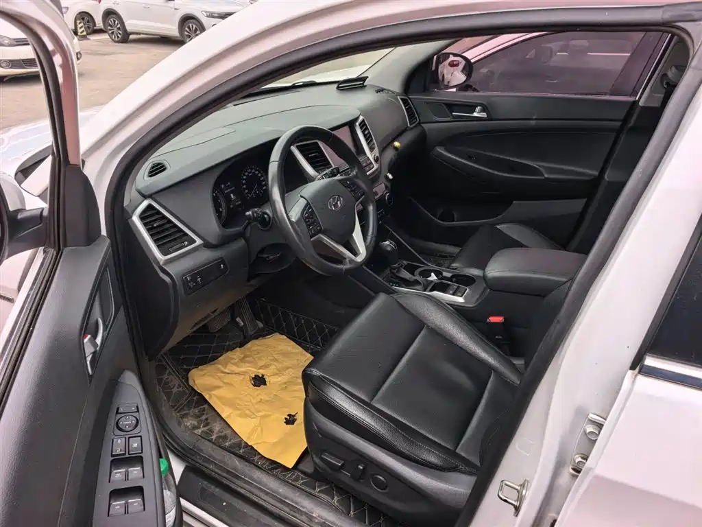 Hyundai Tucson 2018 1.6T DCT 2WD 15th Anniversary Special Edition фото 8