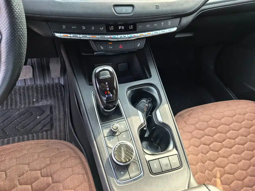 Cadillac XT4 2020 28T FWD Leading Trim фото 16