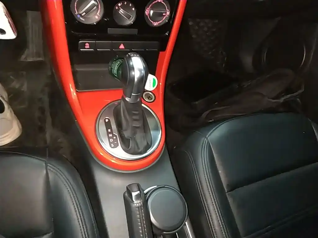 Volkswagen Beetle 2017 180TSI Enjoy фото 14