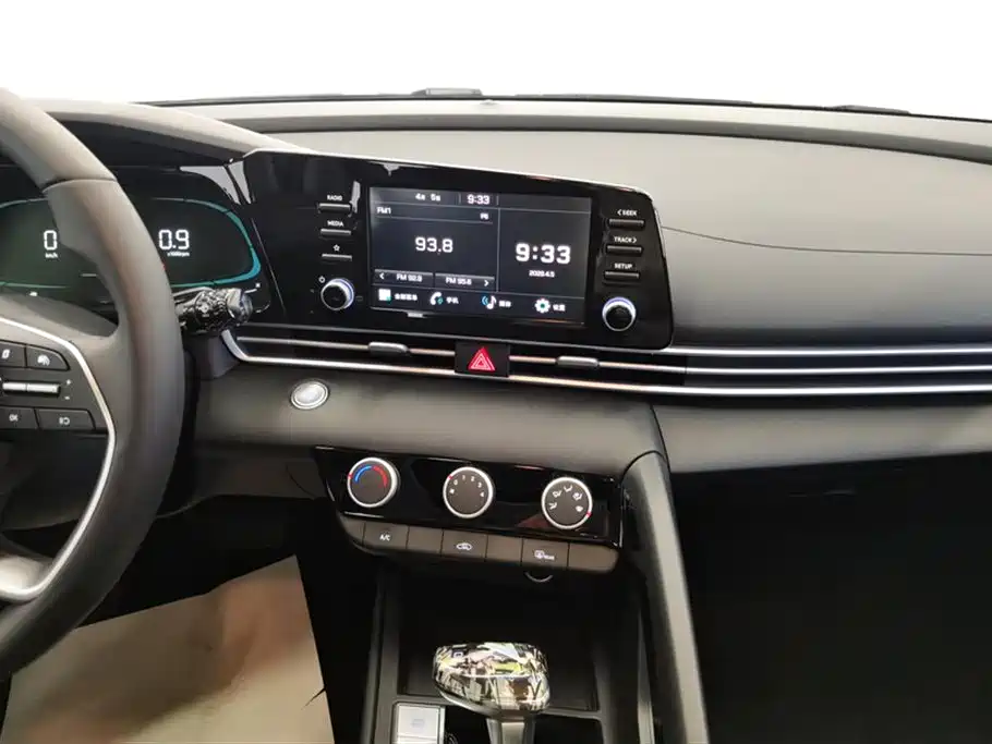 Hyundai Elantra 2023 1.5L CVT GLX Elite Edition фото 13