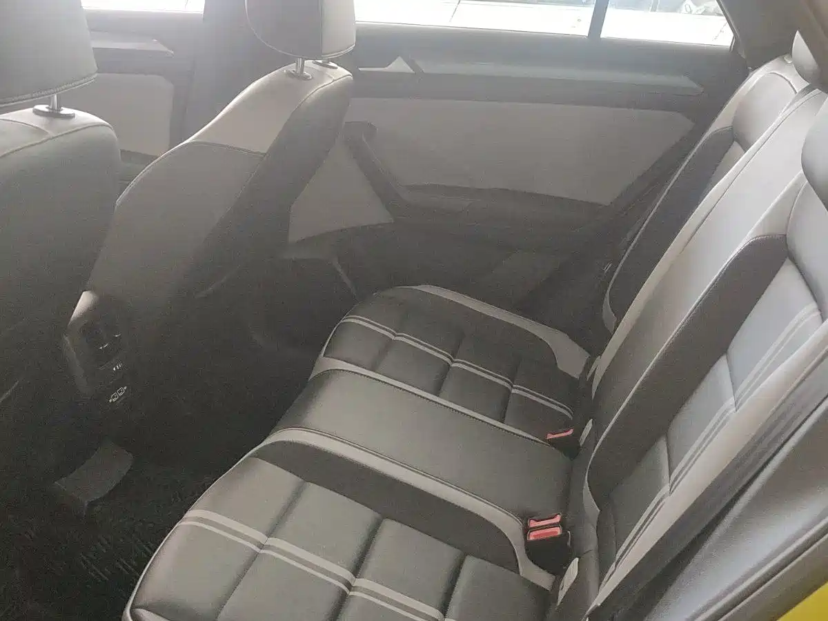 Volkswagen T-ROC 2023 300TSI DSG 2WD Starlight Edition фото 6
