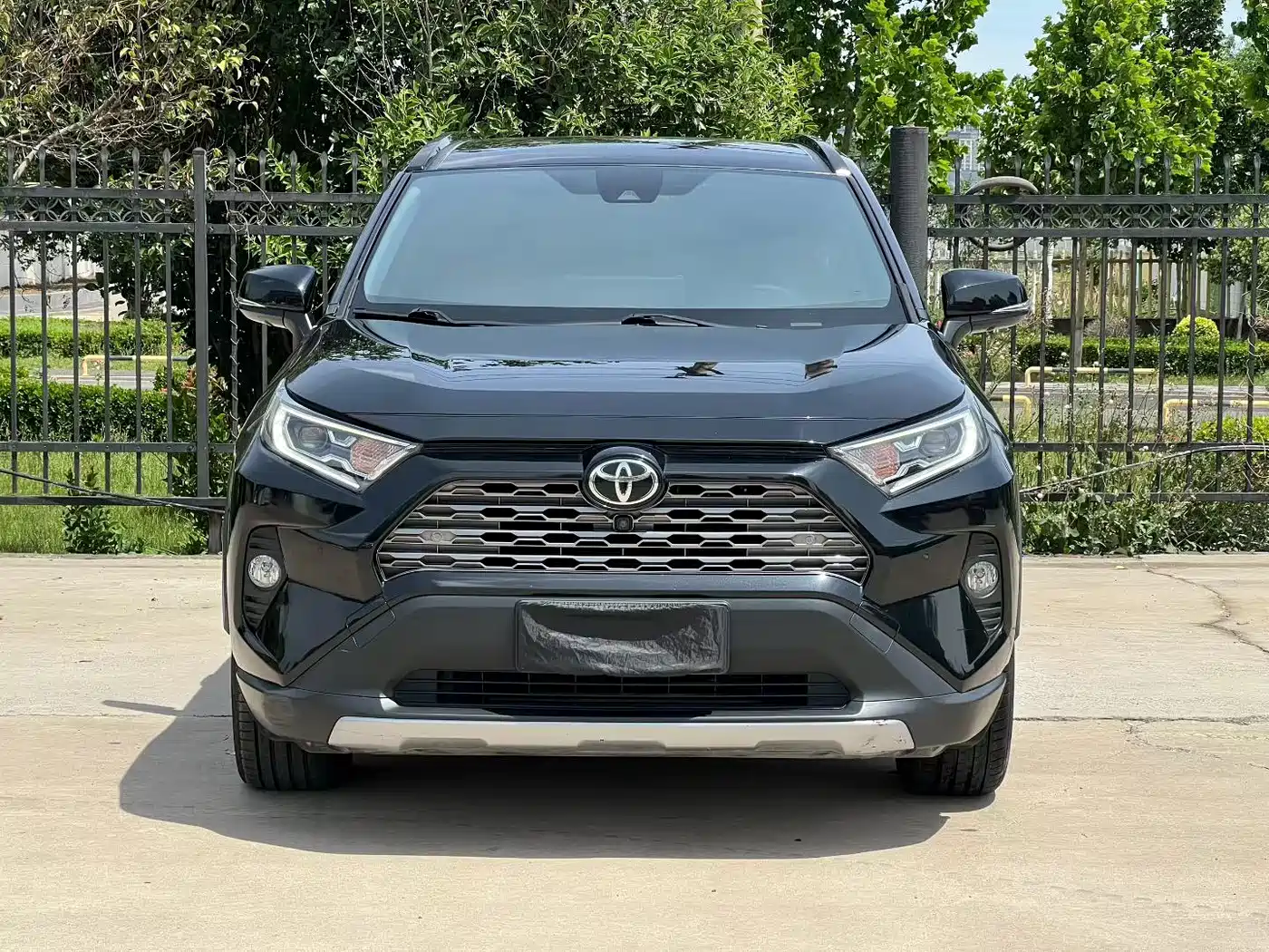 Toyota RAV4 Rongfang 2020 2.0L CVT 2WD Prestige Edition фото 2