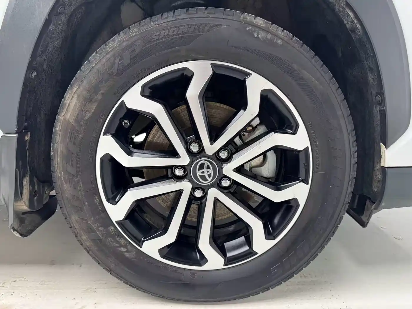 Toyota Frontlander 2023 2.0L CVT Luxury Edition фото 8