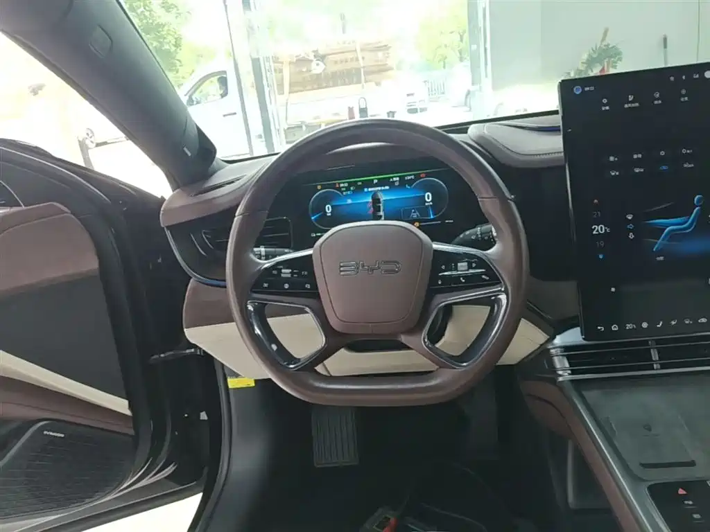 BYD Seal 2023 DM-i 1.5T 121km Flagship фото 11