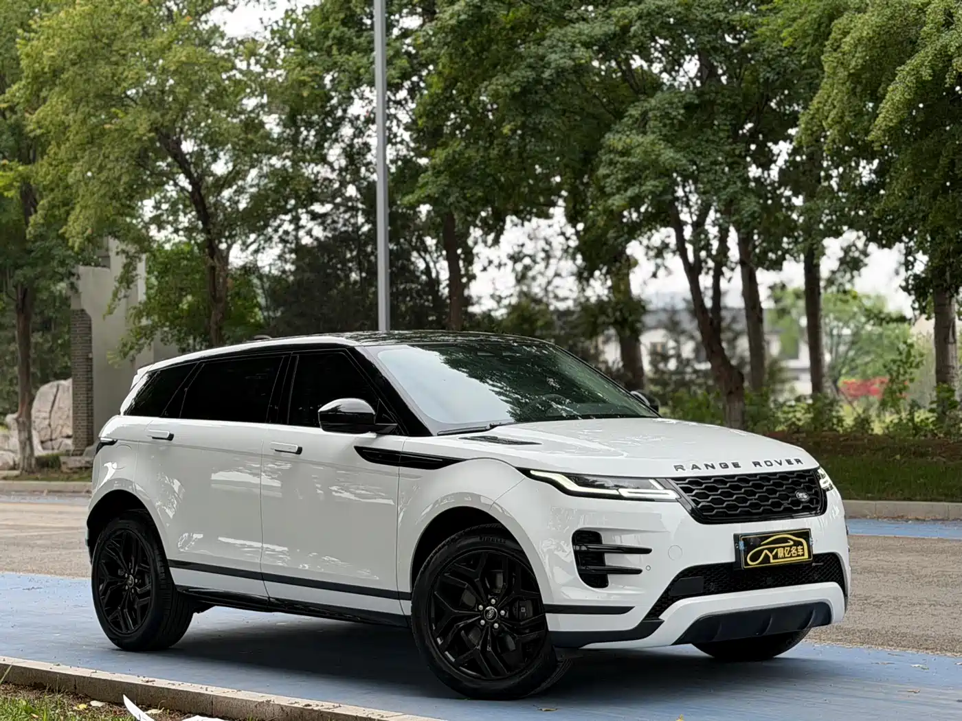 Land Rover Range Rover Evoque 2022 Range Rover Evoque L 249PS R-Dynamic Luxury Edition фото 5