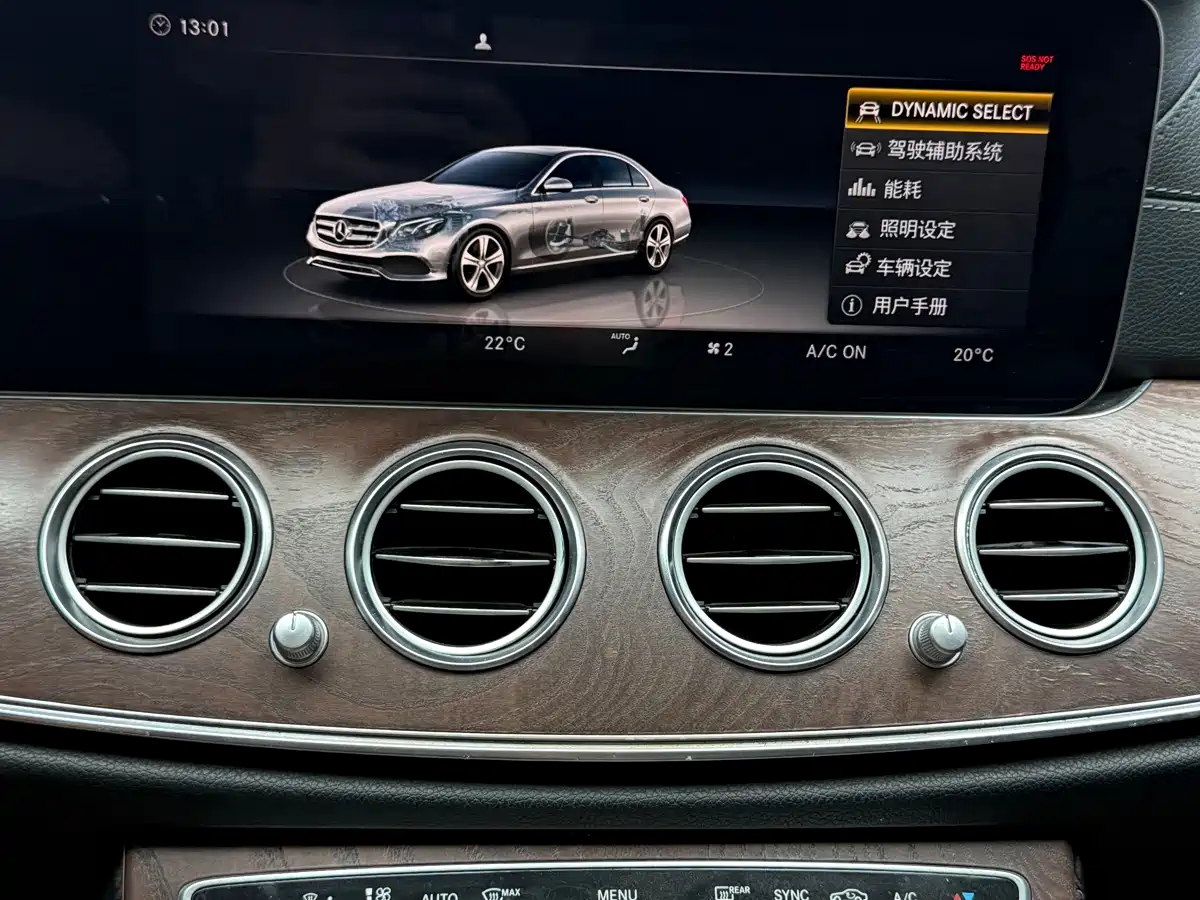 Фото 31 - Mercedes-Benz E-Class
