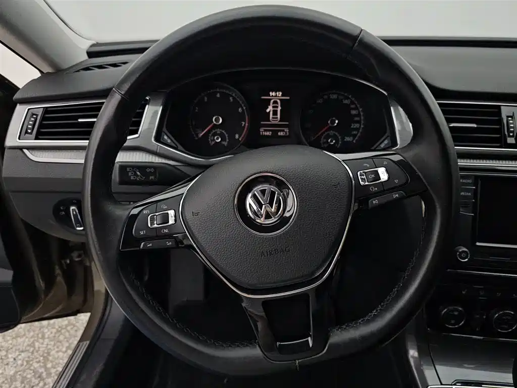 Volkswagen Passat 2017 330TSI DSG Prestige фото 10