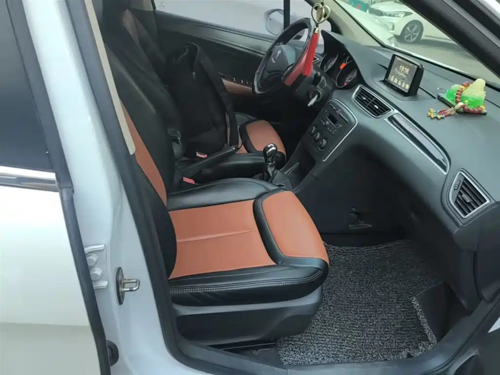 Peugeot 308 2014 Model Joy Edition Classic 1.6L Manual Superior Style фото 25